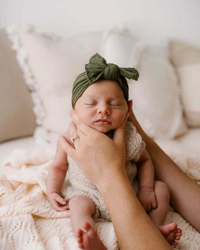 I could have quite easily popped her in my handbag and taken her home… 

What a treat to follow the progression of this little family from two to three, and now to four. 🥰

@catdevereaux 

#bendigonewbornphotographer#melbournenewbornphotographer#bendigobabyphotographer#melbournebabyphotographer#naturalnewbornphotographer#naturallightstudio#lookslikefilmkids#thefountcollective#themotherhoodanthology#thebloomforum#thesincerestoryteller#thelifestylecollective#galleryoflightfeature#thebabyyears @hank_knitwear