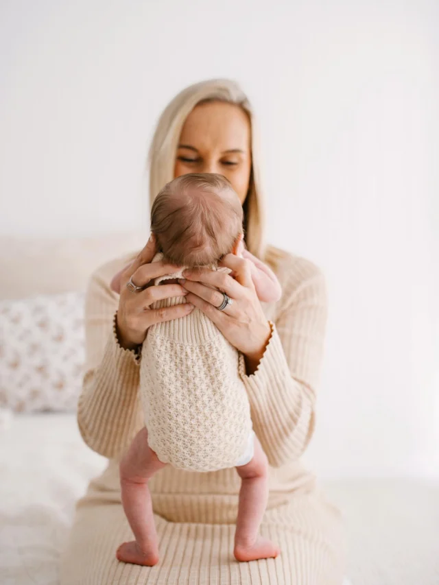 Baby bubble days. 

@bec.m.allen 

#bendigonewbornphotographer#melbournenewbornphotographer#bendigobabyphotographer#melbournebabyphotographer#naturalnewbornphotographer#naturallightstudio#lookslikefilmkids#thefountcollective#themotherhoodanthology#simplymothers#connectedinmotherhood#motherhoodarchive#thebloomforum#thesincerestoryteller#thelifestylecollective#thebabyyears#nikonaustralia#nikonau @hank_knitwear