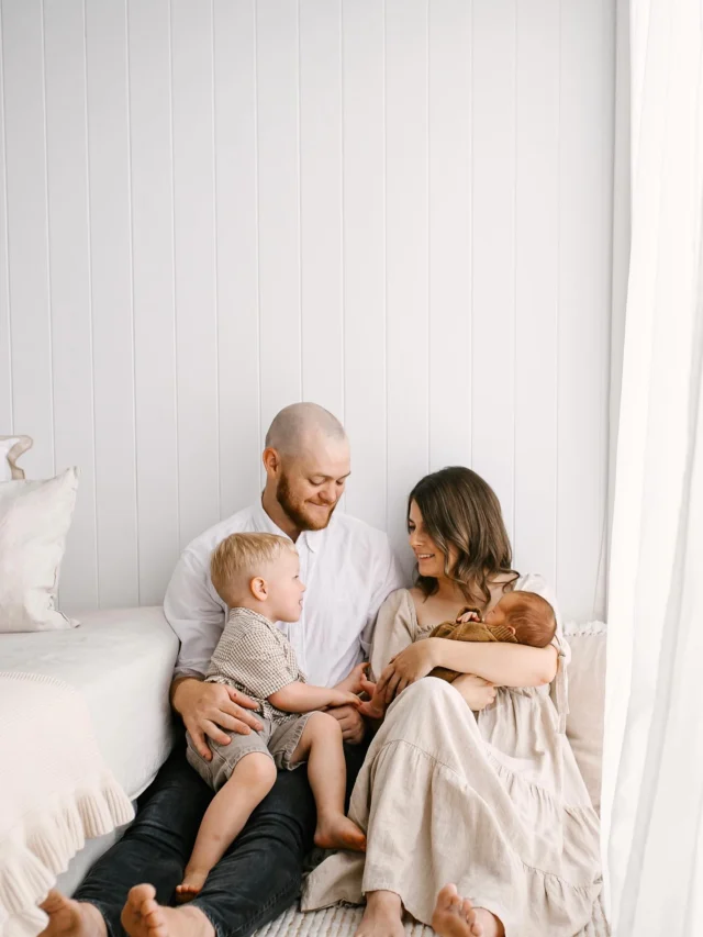 Autumn, bringing all the warmth and tonal goodness to your family session. 🤎